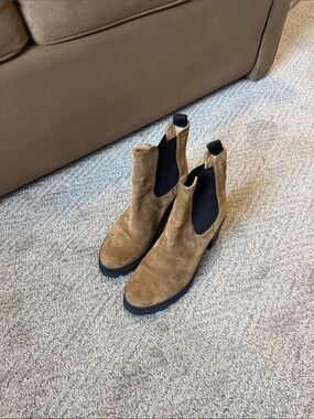 Veronica Beard Tan Suede Chelsea Boots with Black -sz8
